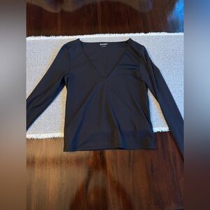 Black Old Navy VNeck Long Sleeve